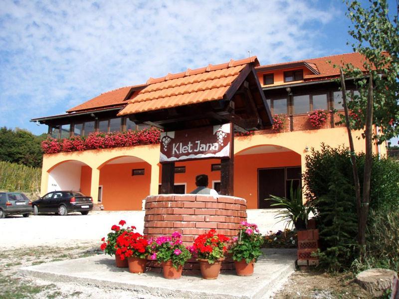 Klet Jana Bed & Breakfast Jastrebarsko Exterior photo